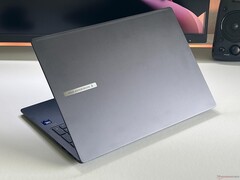 Asus ExpertBook B5 B5605. (Источник изображения: Notebookcheck)