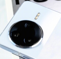 Ожидается, что Redmi K80 Ultra будет выглядеть так же, как и другие телефоны серии K80. (Источник изображения: Джек Йи)