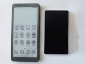 Смартфон Hisense A10 поступит в продажу в Китае 28 августа. На фотографии: смартфон рядом со своим съёмным дисплеем.