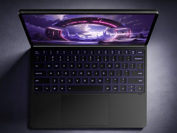 Дополнительная клавиатура Lenovo Y900 13 имеет RGB-подсветку и трекпад.