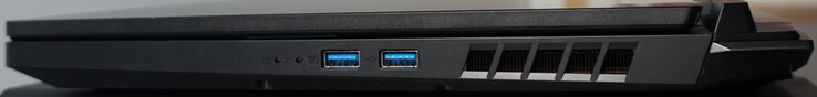 Правая сторона: 2 x USB-A (10 Гбит/с)