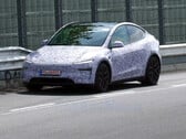 Tesla Model Y Performance 2026 года выпуска на гоночной трассе Нюрбургринг. (Источник изображения: CarSpy/YT)