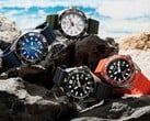 Четыре дайверские часы Citizen Promaster Marine в белом, чёрном, синем и оранжевом цветах, выставленные на камнях у берега моря.
