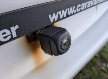 Камера заднего хода начала выпадать из корпуса примерно через 6 месяцев использования