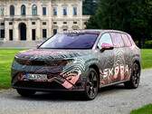 Замаскированный гигант: Skoda Peaq - это новый электрический флагман, конкурирующий в верхнем сегменте благодаря своей большой батарее емкостью 91 кВтч и мощности до 220 кВт.