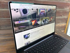 На открытом воздухе (яркий день, без прямого солнечного света)