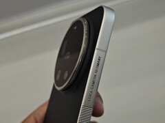 Взгляд на боковую сторону Leica Leitzphone на базе Xiaomi