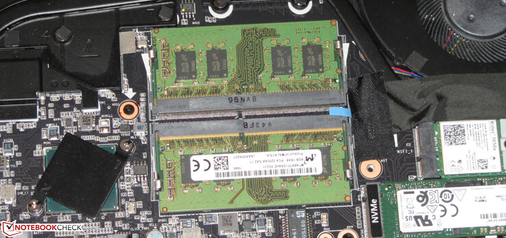 RAM сделана двухканальной - две площадки SO-DIMM, обе заняты