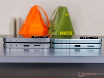 Galaxy Z Flip 7 FE (L) и Flip 7 (R) бок о бок ((источник изображения: Notebookcheck)