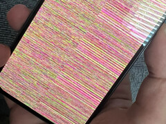 Пример проблемы со снегом на дисплее Google Pixel 10. (Источник изображения: u/Ok_Economist_3997)