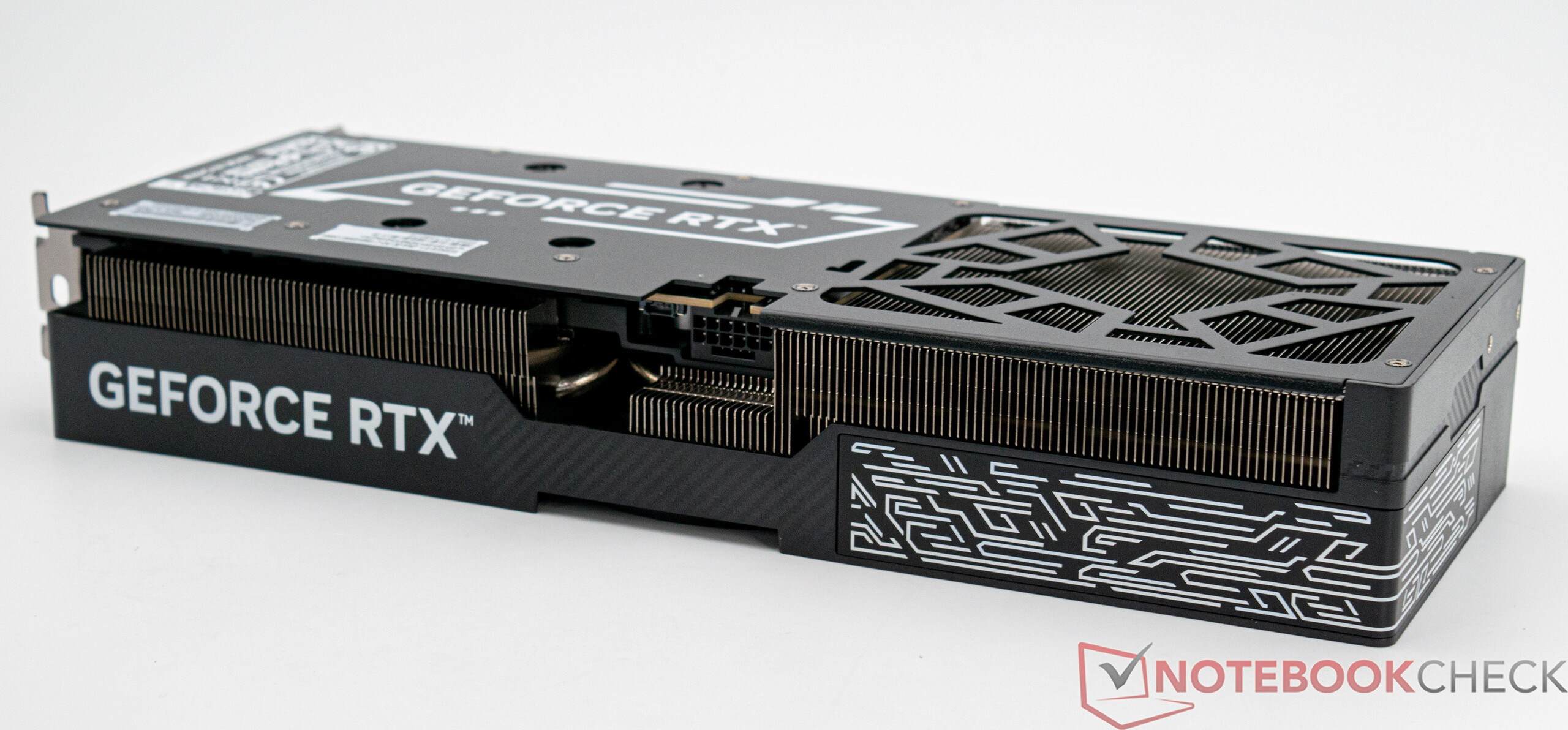 Самая понятная видеокарта серии RTX 5000: Обзор и тест Nvidia GeForce ...