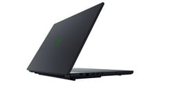 Задний угол игрового ноутбука Razer Blade 18 (Источник изображения: Razer PR)