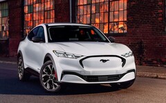 Команда Webfleet побила мировой рекорд по самому длинному путешествию на электромобиле благодаря Ford Mach-E с увеличенным запасом хода. (Источник изображения: Ford)