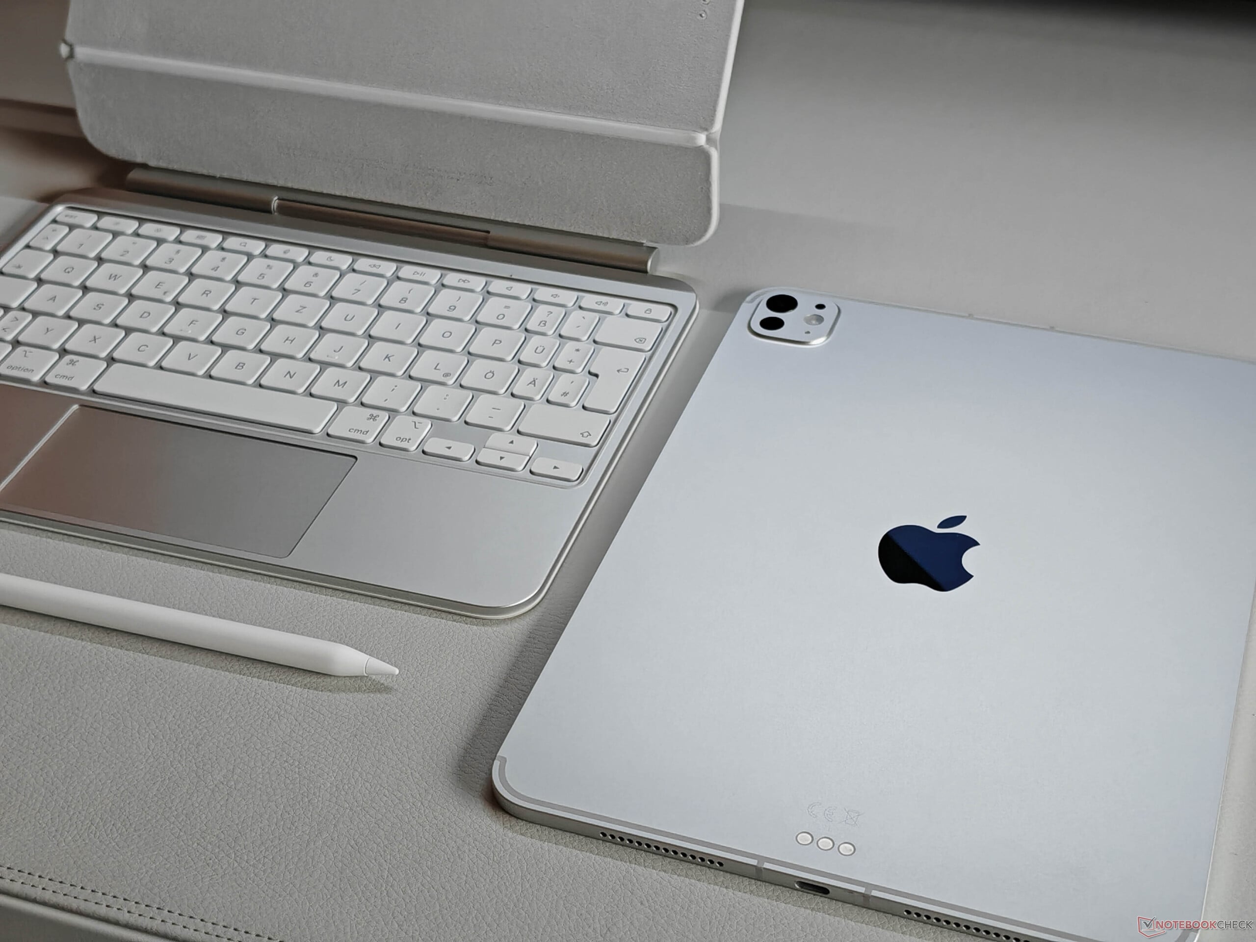 Apple iPad Pro 11 2025 - notebookcheck-ru.com Библиотека