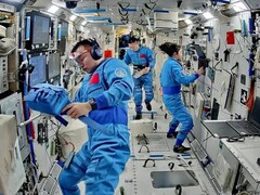 Некоторые китайские астронавты на китайской космической станции Тяньгун (Источник изображения: Китайское пилотируемое космическое агентство; обрезано)