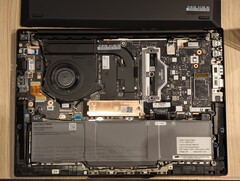 Первый коммерческий ноутбук с LPCAMM2: Lenovo ThinkPad T14 Gen 7.