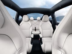Салон шестиместного автомобиля Tesla Model Y L