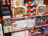 Коллекционные предметы по мотивам карточной игры «Покемон» в магазине Target