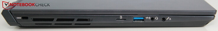 Левая сторона: слот замка Kensington, слот microSD, порт USB-A 3.0, аудио разъем, микрофонный вход + S/PDIF