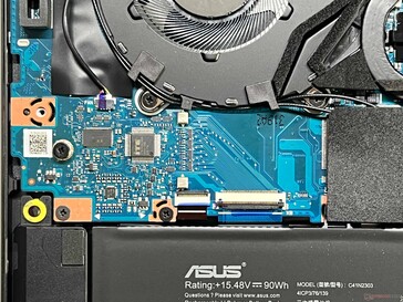 Слот для вторичного SSD (PCIe 4.0 x2)