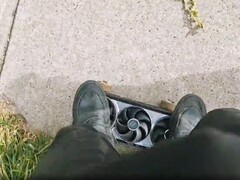 Asus Astral RTX 5080, превращенная в скейтборд. (Источник изображения: ashleysaidwhat на Reddit)