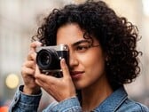 В компактном корпусе Esquisse Camera установлена матрица формата Micro Four Thirds.