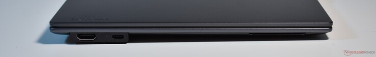 слева: HDMI, Thunderbolt 4