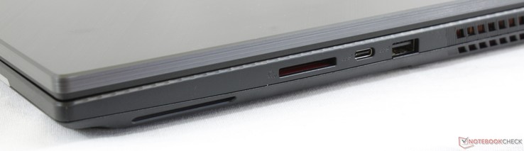 Правая сторона: картридер, USB Type-C Gen. 2, USB 3.1 Type-A Gen. 2, замок Kensington