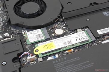 Гнездо с основным SSD - 22 на 80, PCIe 4.0