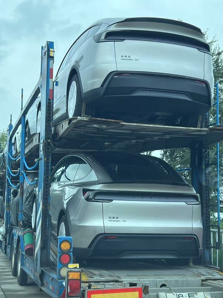 Tesla Model Y Ls на автовозе в Китае (Источник изображения: TslaChan on X)