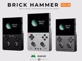 Brick Hammer Pro U — это одно из двух новых портативных устройств, которые компания TrimUI планирует выпустить в ближайшее время.