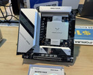 Minisforum будет продавать DeskMini BD395i Max исключительно с APU AMD Strix Halo. (Источник изображения: Minisforum)