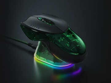 Razer Boomslang 20th Anniversary Edition на зарядной станции Mouse Dock Pro. (Источник изображения: Razer)