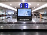 75-дюймовая электронная бумага в аэропорту.
