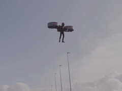 Человек, летящий на CopterPack3 (Источник изображения: CopterPack; скриншот)
