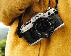 В этом году фотокамера Canon AE-1 празднует свое 50-летие.