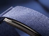 Модель Garmin CIRQA оснащена тканевым ремешком, доступным в семи цветах.
