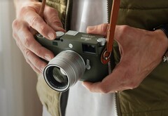 Издание Safari культовой дальномерной камеры Leica M11-P будет доступно в оливково-зеленом цвете (Источник изображения: Leica)