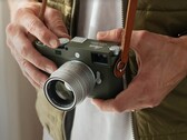 Издание Safari культовой дальномерной камеры Leica M11-P будет доступно в оливково-зеленом цвете (Источник изображения: Leica)