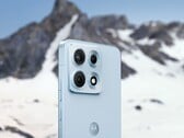 Ожидается, что Motorola Edge 70 Max будет доступна как минимум в трёх цветовых вариантах, в том числе в светло-голубом.