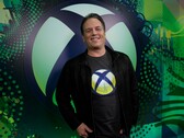 Генеральный директор Microsoft Gaming Фил Спенсер стоит перед задником Xbox (Источник изображения: Xbox Wire)