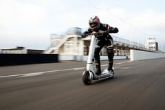 Bo The Turbo оснащен двойным двигателем мощностью 24 000 Вт и обеспечивает максимальную скорость 100 миль/ч (160 км/ч) (Источник изображения: Bo)