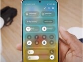 Ползунки громкости и яркости поменялись местами в One UI 7 Beta 2 (Источник изображения: Tarun Vats via X)