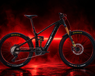 Trek Rail+ 9.8 Gen 5 — это двухподвесный электрический горный велосипед