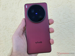 Ожидается, что Vivo X300 Ultra превзойдет все три камеры заднего вида своего предшественника, X200 Ultra на фото. (Источник изображения: Notebookcheck)