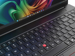 ThinkPad T16 Gen 5 доступен в десятках SKU на старте продаж.