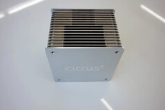 Верхняя сторона (Источник изображения: Cirrus7)