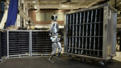 Атлас двигается так, как это делает человек (Источник изображения: Boston Dynamics/YouTube)