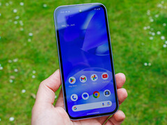 Мы подробно рассмотрели Google Pixel 9a и его OLED-экран (Источник изображения: Дэниел Шмидт)