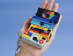 Фотоаппарат Kodak Charmera, представленный здесь в четырех из семи цветовых решений, - это настоящий брелок для ключей (Источник изображения: Kodak)